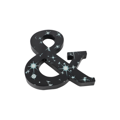 Portabottiglie in legno con decorazione a forma "&".